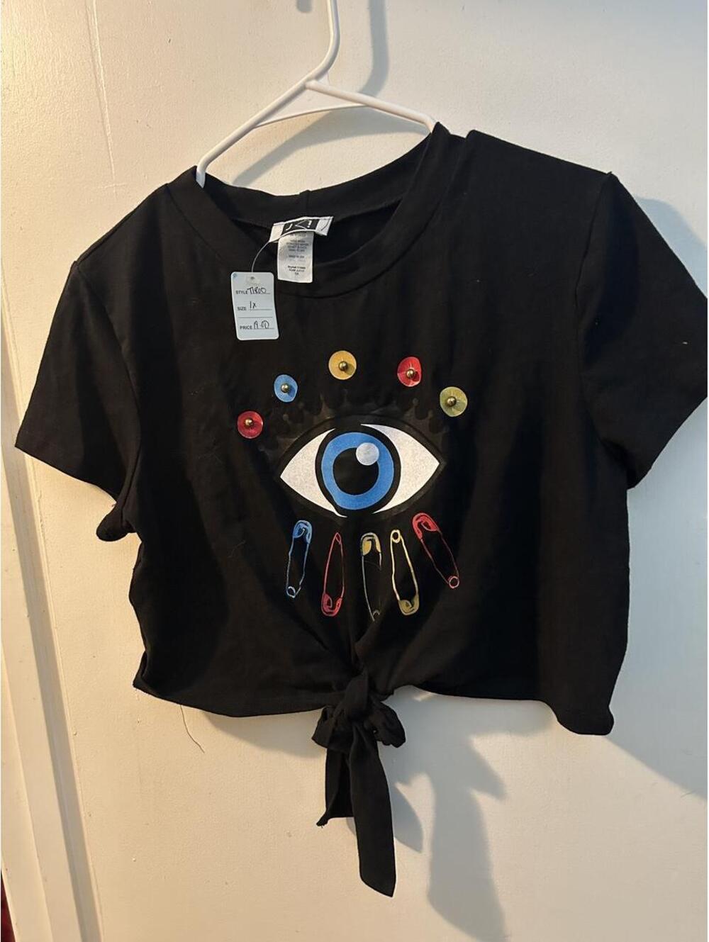 Black eye crop top w/blue eye graphic colorful buttons and safety pins, size 1X